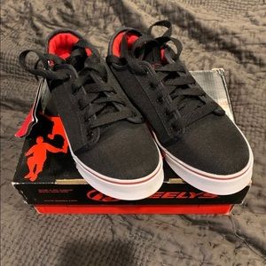 NWT Heelys Edge Style Black Red Shoes Youth Size 4